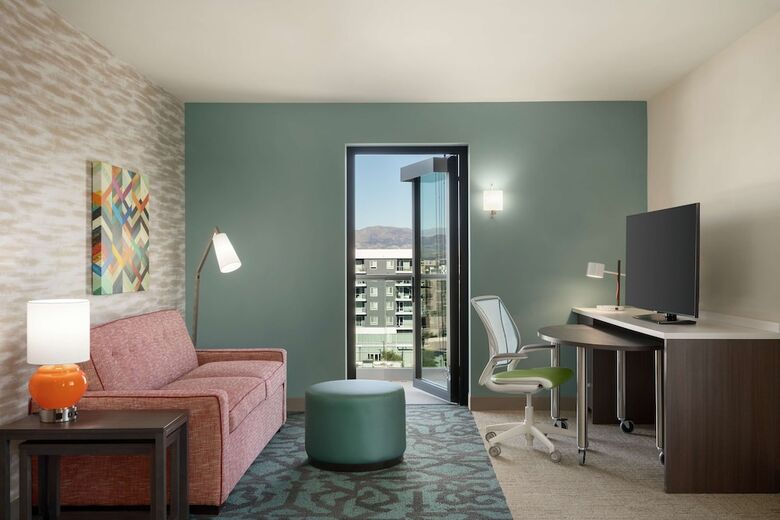 Hotel Home2 Suites By Hilton Woodland Hills