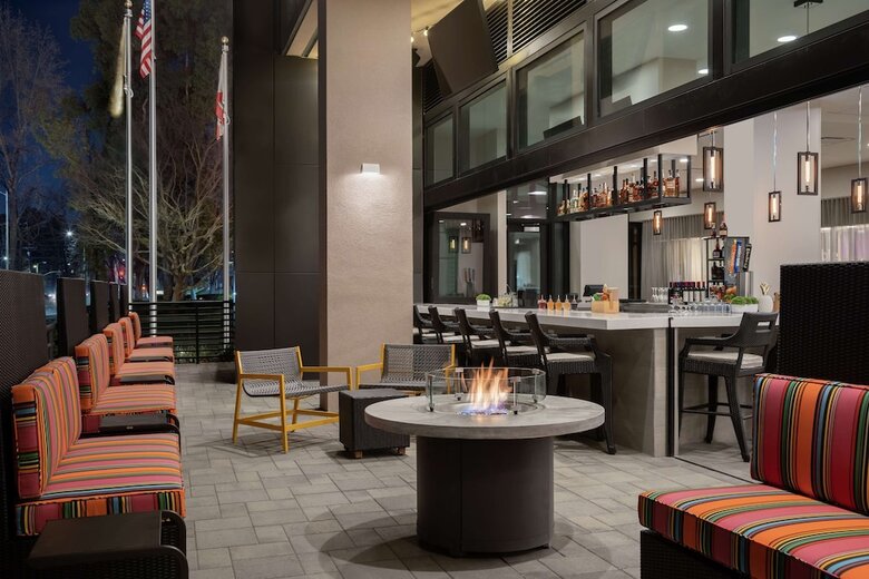 Hotel Home2 Suites By Hilton Woodland Hills