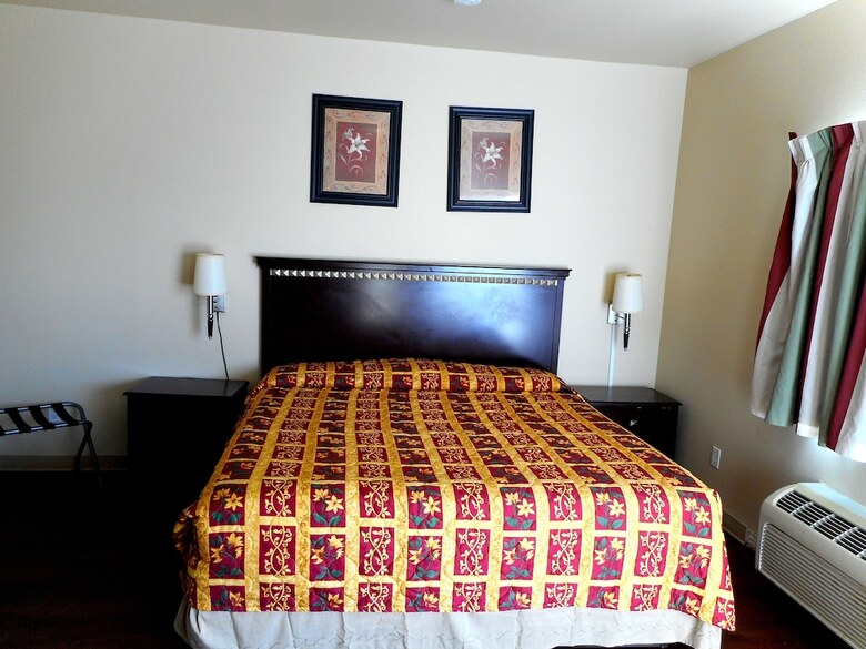Motel Crossroads Inn & Suites