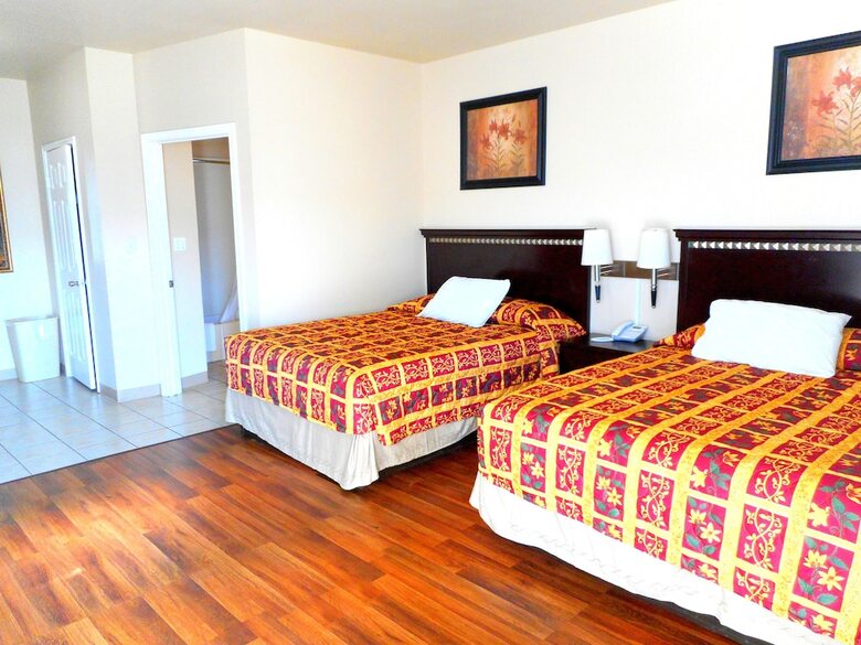 Motel Crossroads Inn & Suites
