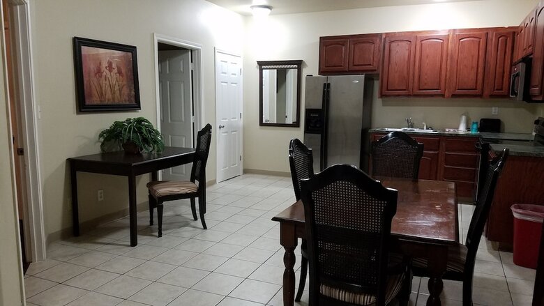 Motel Crossroads Inn & Suites