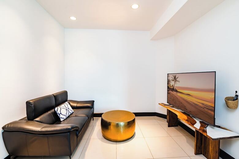 Mvillas - Luxury 2bed 2bath Condo W Pool