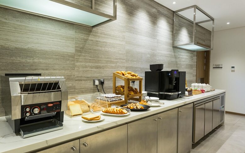 Comfort Hotel Jeddah King Road