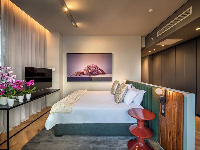 The Rockefeller Hotel By Newmark