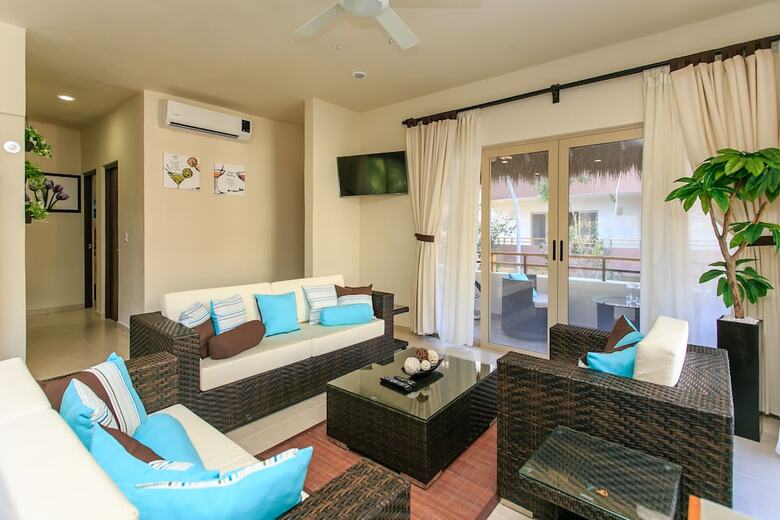 Apartamentos Condo Complex With An Alluring Pool & Tropical Vibes By Stella Rentals