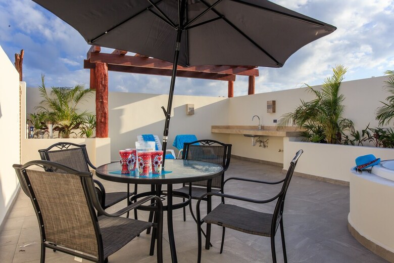 Apartamentos Condo Complex With An Alluring Pool & Tropical Vibes By Stella Rentals