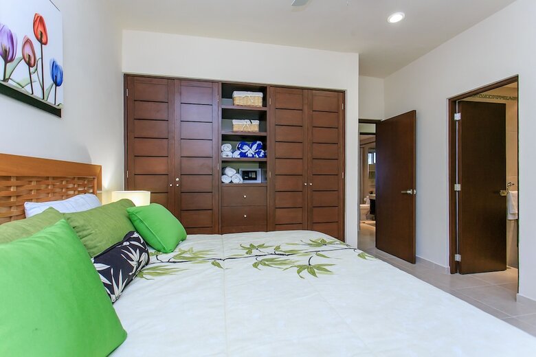 Apartamentos Condo Complex With An Alluring Pool & Tropical Vibes By Stella Rentals