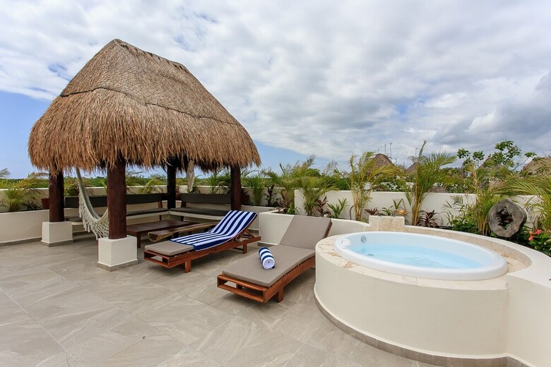 Apartamentos Condo Complex With An Alluring Pool & Tropical Vibes By Stella Rentals
