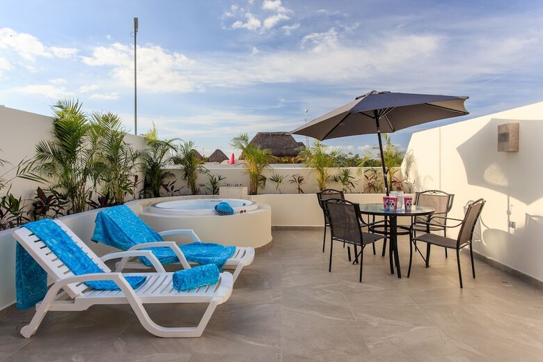 Apartamentos Condo Complex With An Alluring Pool & Tropical Vibes By Stella Rentals