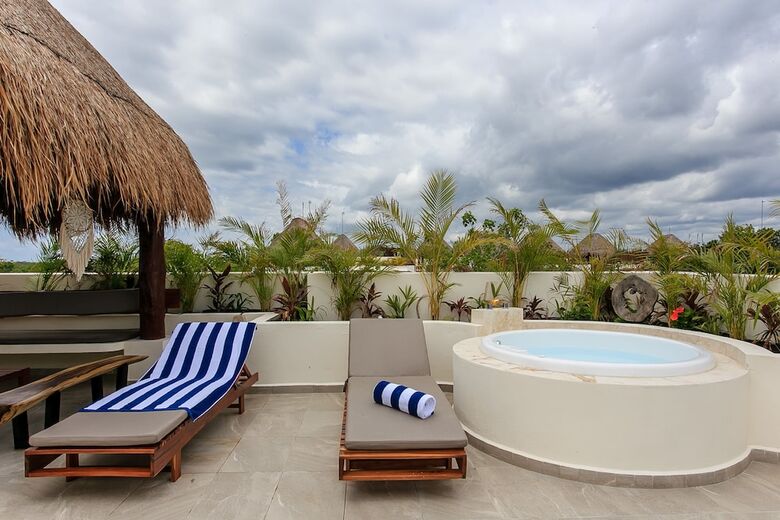 Apartamentos Condo Complex With An Alluring Pool & Tropical Vibes By Stella Rentals