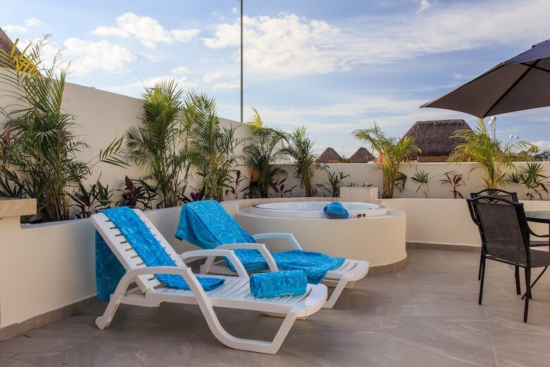 Apartamentos Condo Complex With An Alluring Pool & Tropical Vibes By Stella Rentals