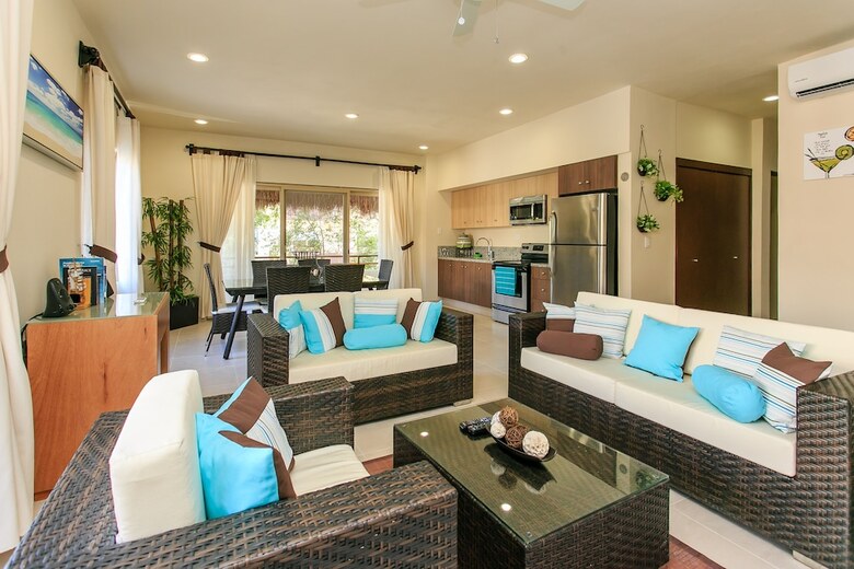 Apartamentos Condo Complex With An Alluring Pool & Tropical Vibes By Stella Rentals