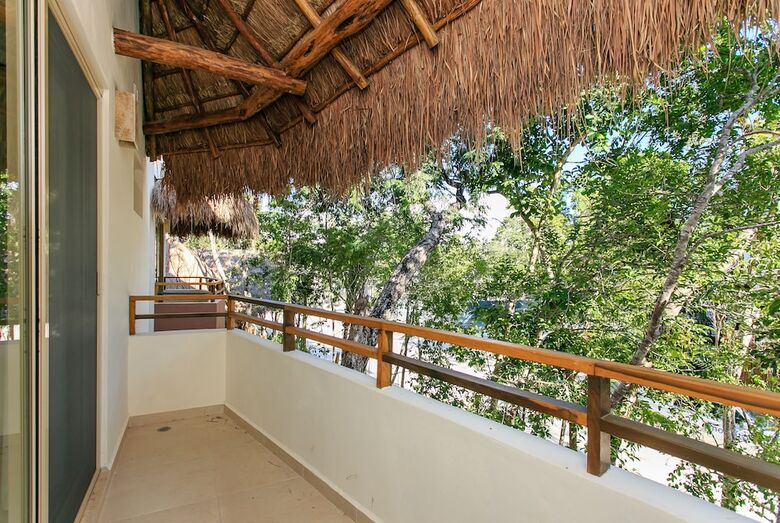 Apartamentos Condo Complex With An Alluring Pool & Tropical Vibes By Stella Rentals