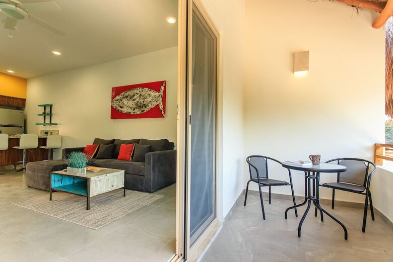 Apartamentos Condo Complex With An Alluring Pool & Tropical Vibes By Stella Rentals