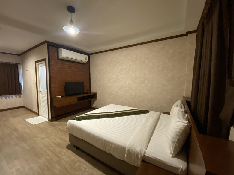 Hotel Roomquest Chonburi Laem Chabang