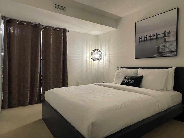 Hotel 151 Dan Leckie Way