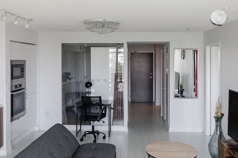 Hotel 151 Dan Leckie Way