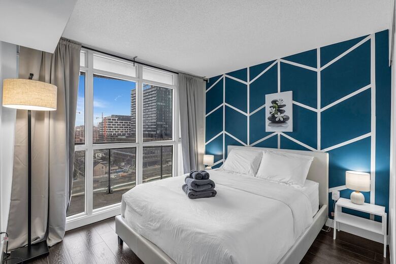 Hotel 151 Dan Leckie Way