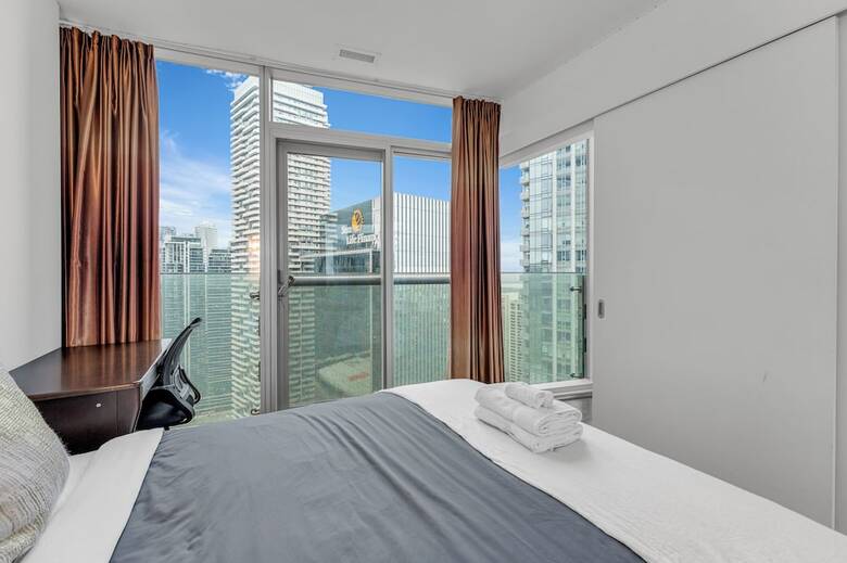 Hotel 151 Dan Leckie Way