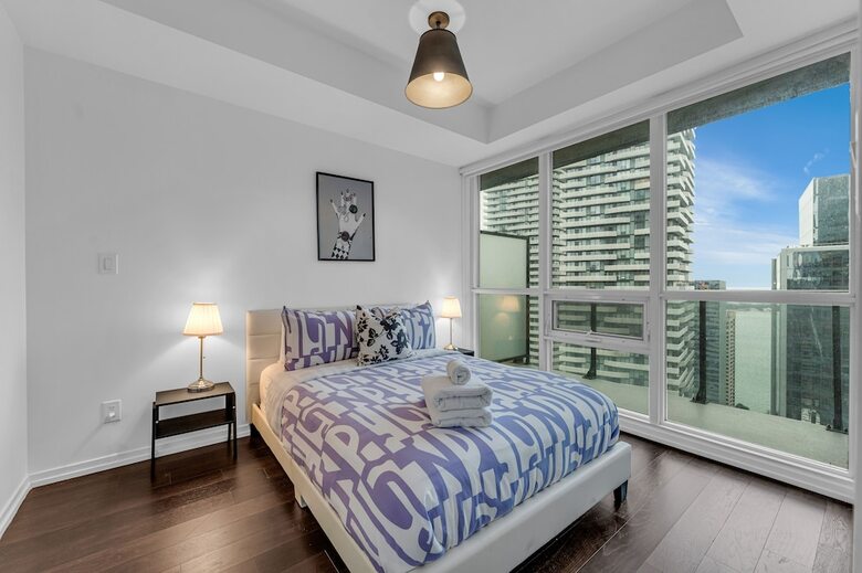 Hotel 151 Dan Leckie Way