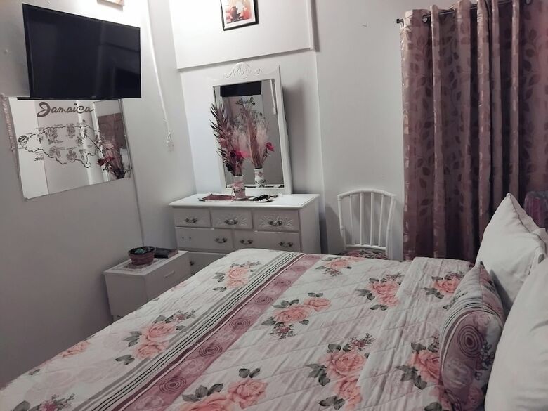 Bed & Breakfast 237 Bratton Ave
