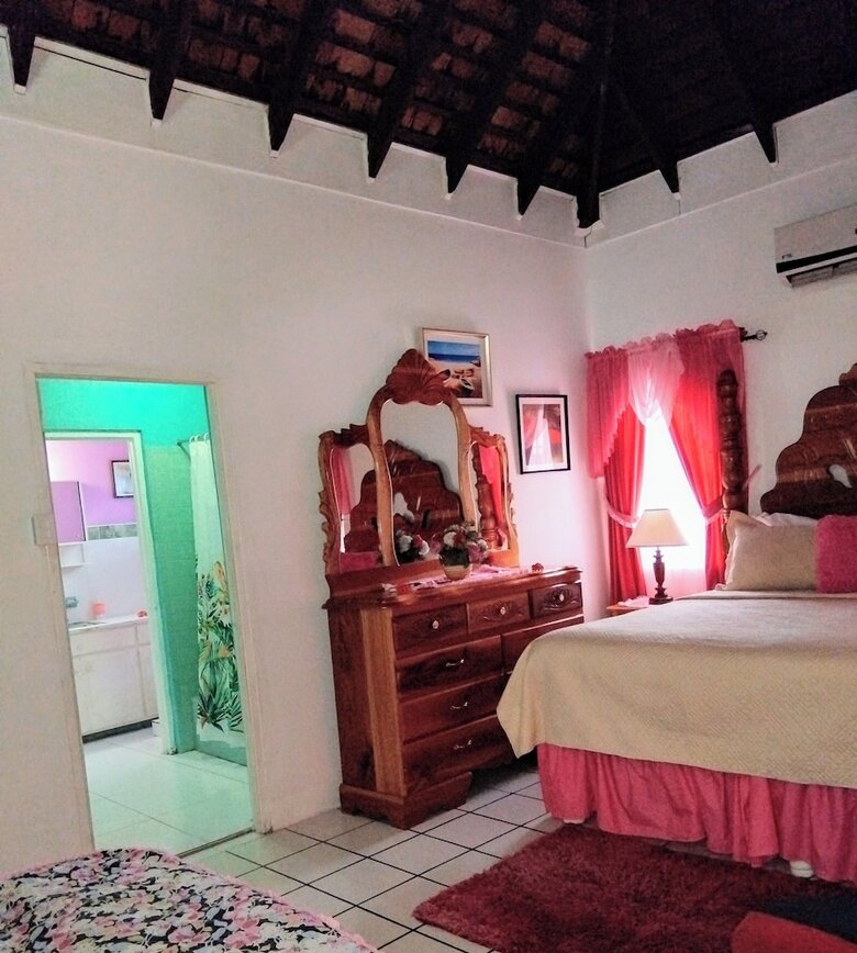 Bed & Breakfast 237 Bratton Ave