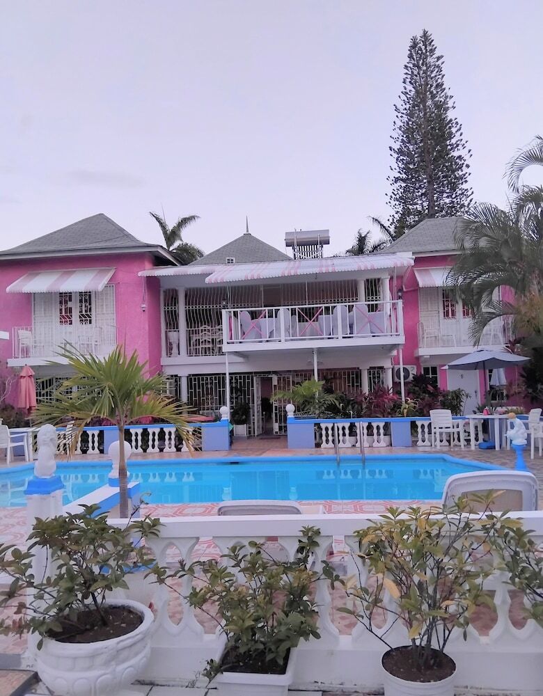 Bed & Breakfast 237 Bratton Ave