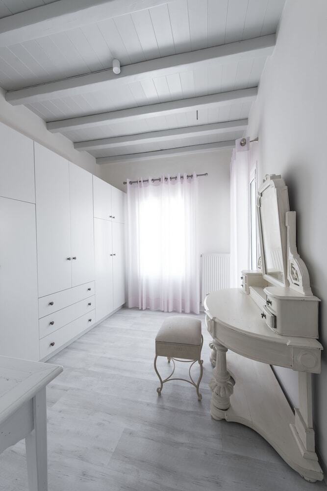 Amaris Mykonian Residence