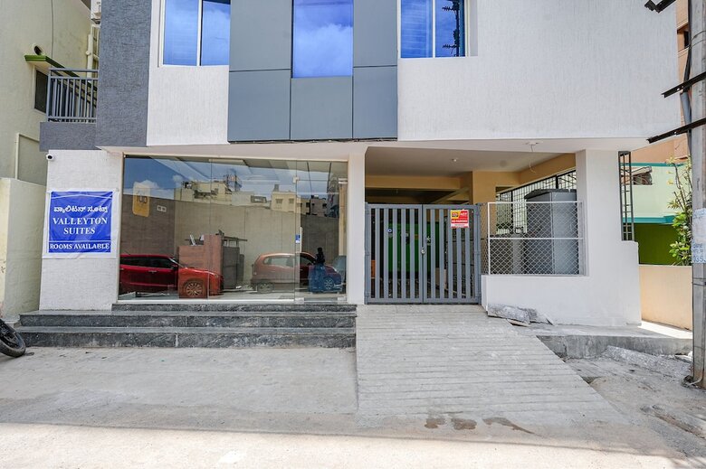 Fabhotel Crystal Suites