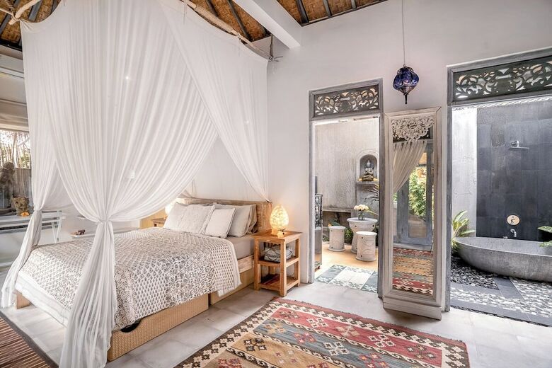 Bed & Breakfast 1111 Alchemy Space