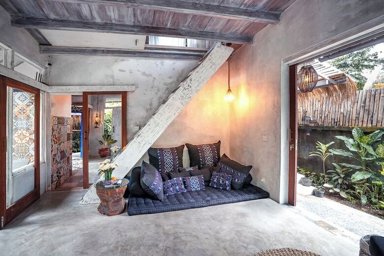 Bed & Breakfast 1111 Alchemy Space