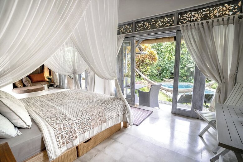 Bed & Breakfast 1111 Alchemy Space