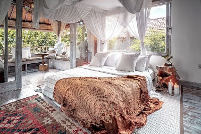 Bed & Breakfast 1111 Alchemy Space