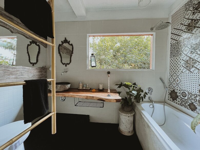 Bed & Breakfast 1111 Alchemy Space