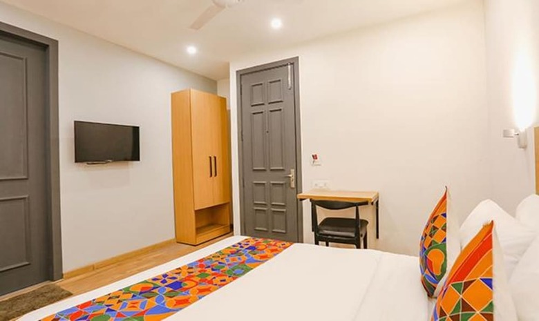 Hotel Fabexpress Meera Residency