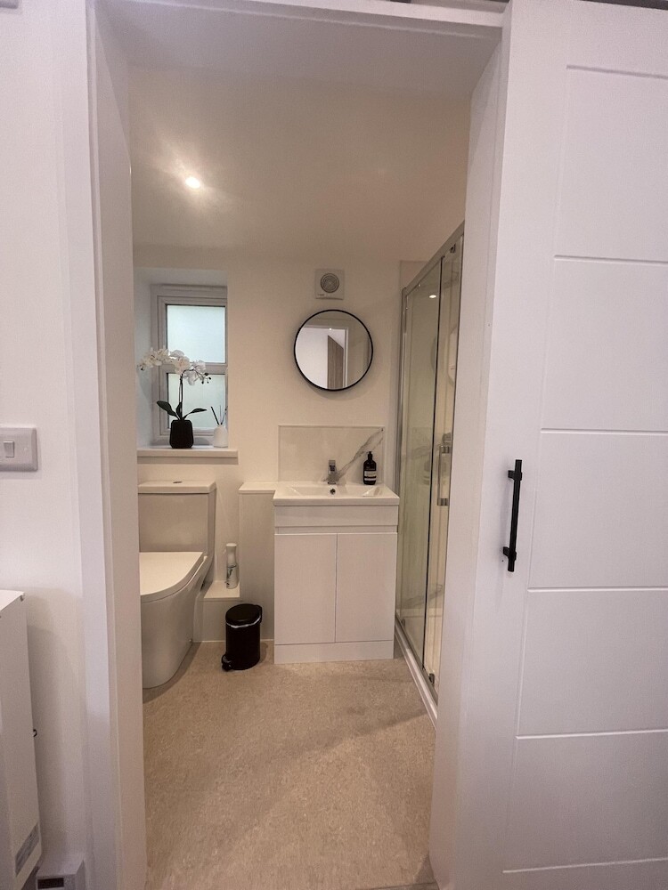 The Lodge Hideaway - Studio Style, Simple Luxury