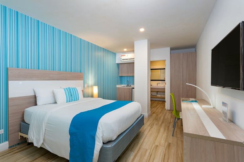 Hotel Aqualina Inn