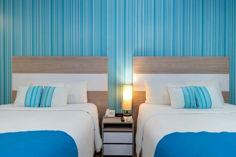 Hotel Aqualina Inn