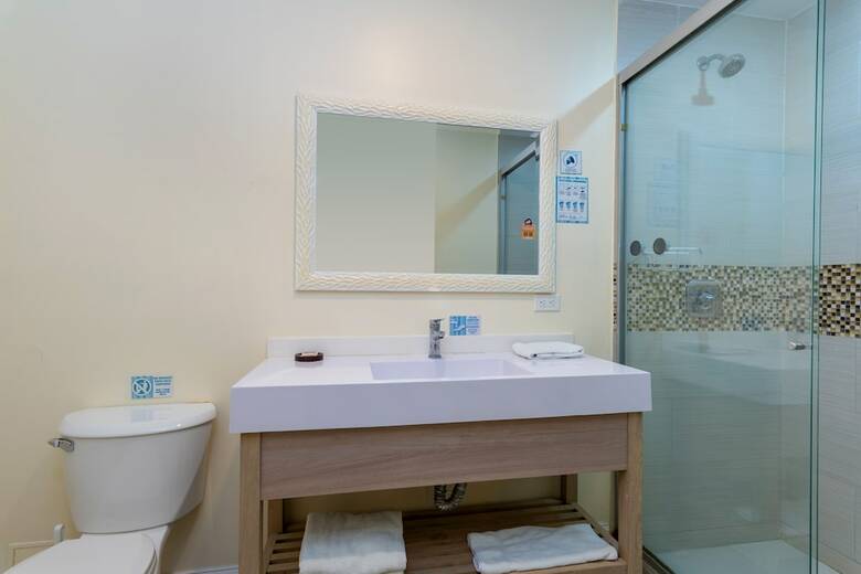 Hotel Aqualina Inn