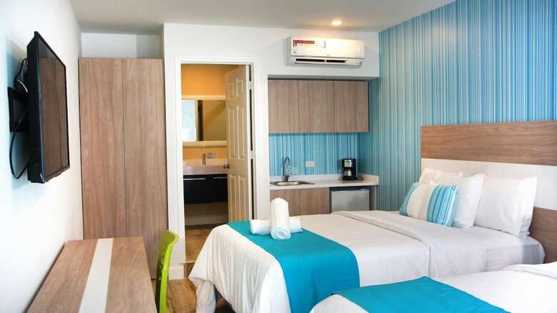 Hotel Aqualina Inn