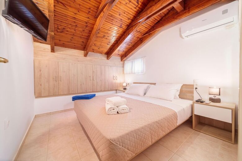 Iphigenia Apartments At Katelios