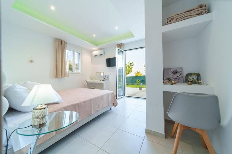 Iphigenia Apartments At Katelios
