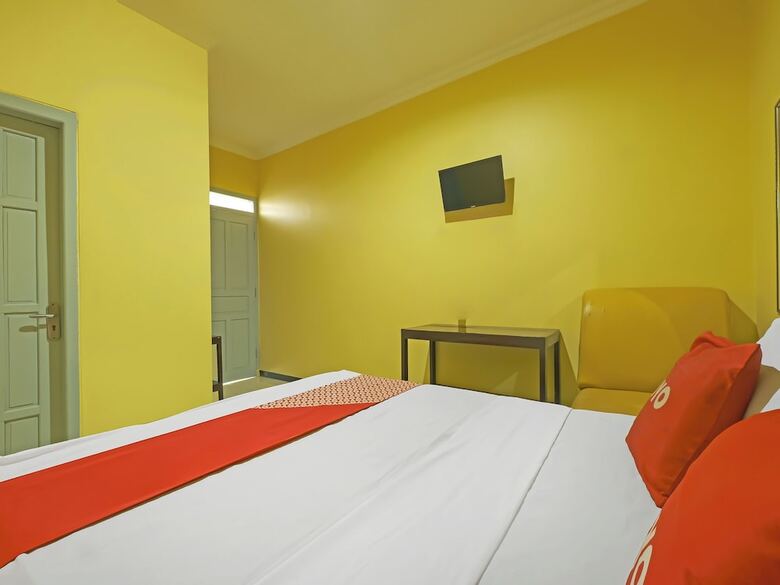 Oyo 92483 Hotel Kirana