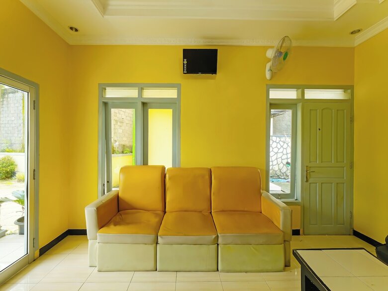 Oyo 92483 Hotel Kirana