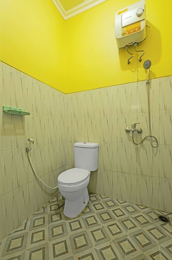 Oyo 92483 Hotel Kirana
