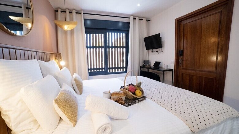 Hotel 10 Rue Du Four � Chaux