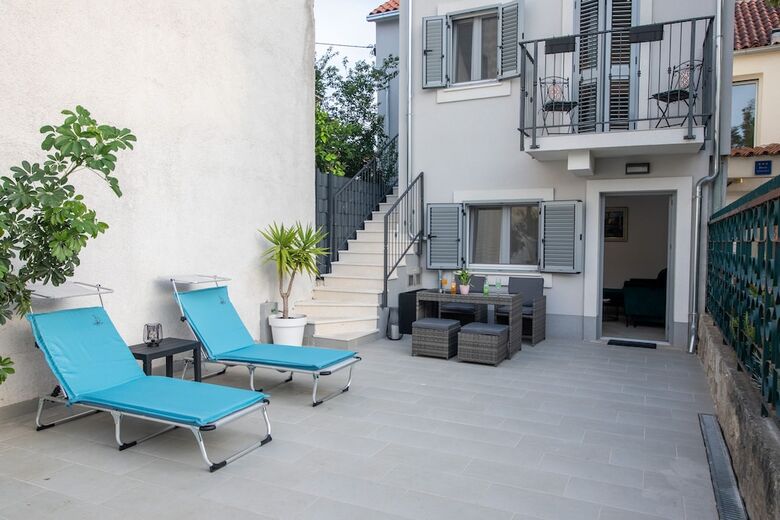 Nirvana Garden Rooms