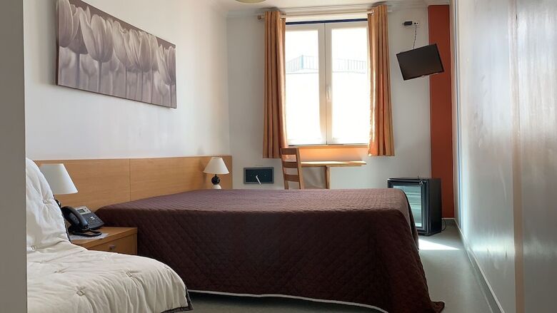 Weaa Hotel