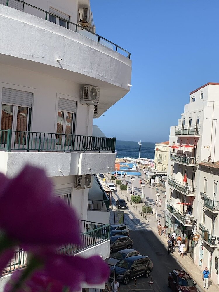 Weaa Hotel