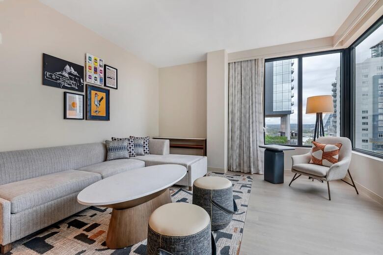 Cambria Hotel Austin Downtown